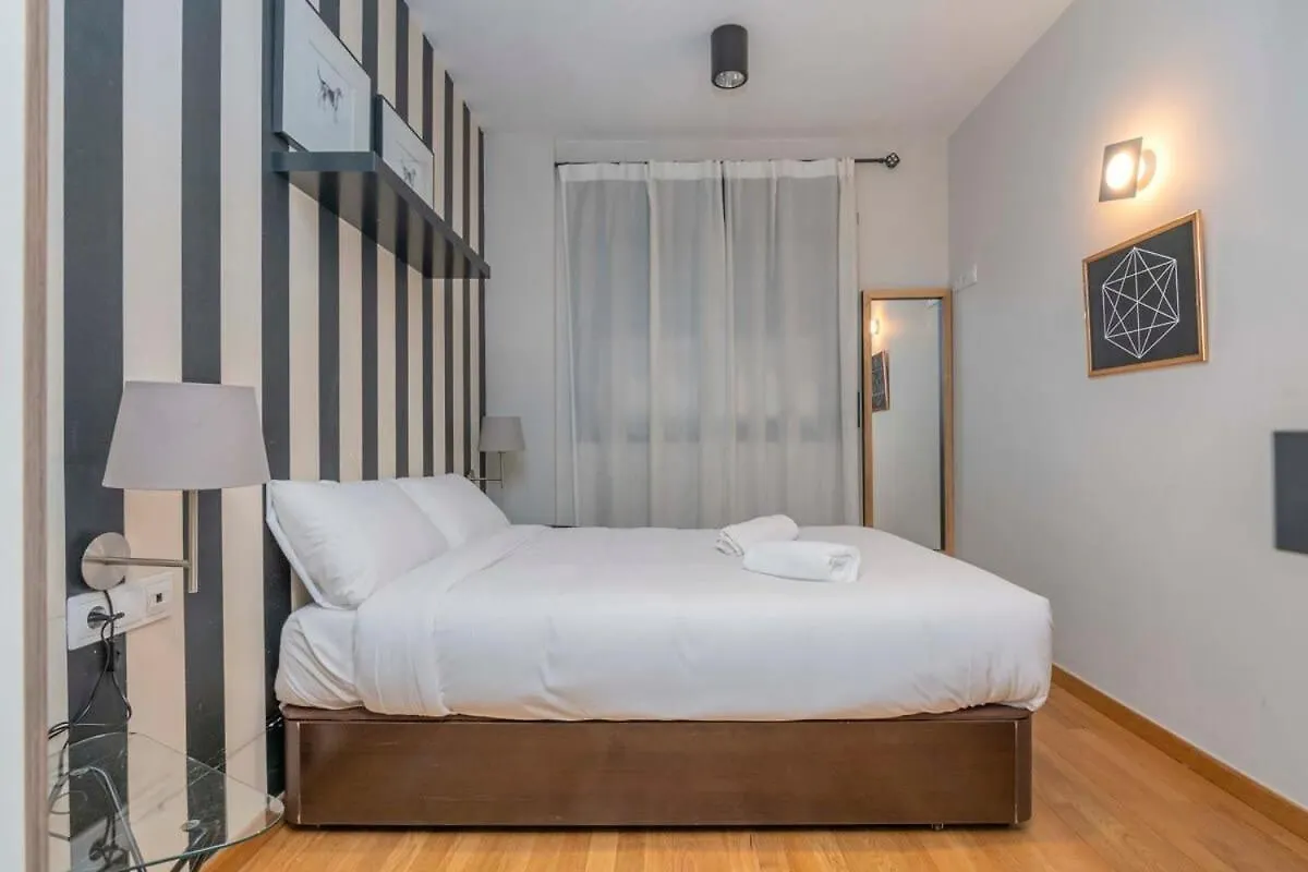 Modern And Bright Apartment In Eixample 2-2 Барселона