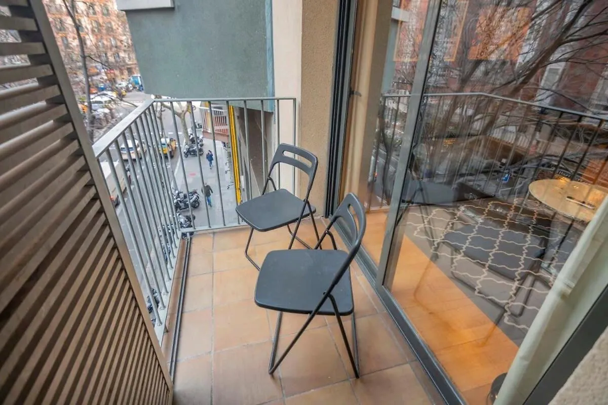 Modern And Bright Apartment In Eixample 2-2 Барселона